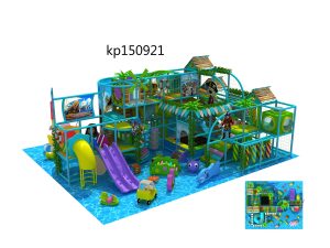 Parque infantil Ocean Pirate: estructura de juegos cubierta de 2 plantas con tobogán y cama elástica.