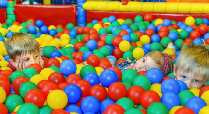 ¿Cómo elegir el parque infantil interior perfecto para tus hijos?